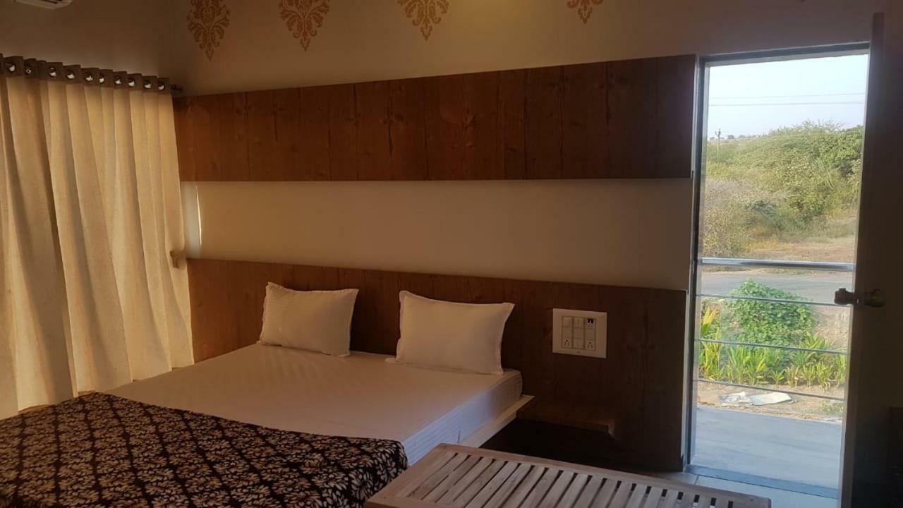 Houbara Resort Sasan Gir Exteriör bild