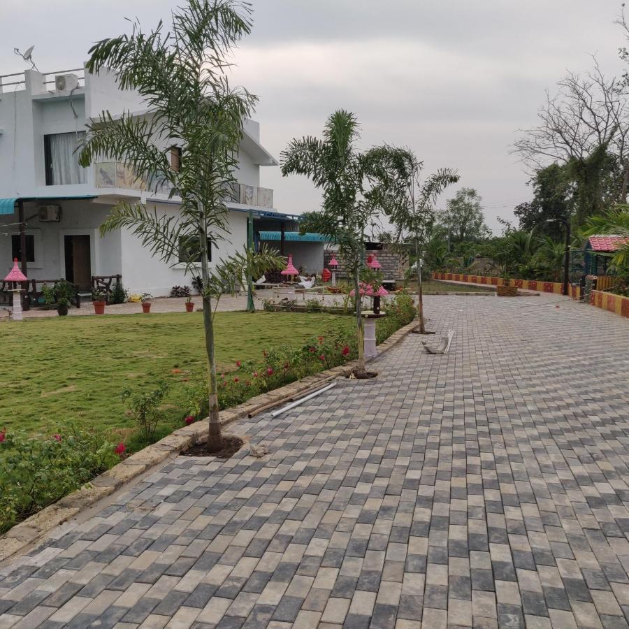 Houbara Resort Sasan Gir Exteriör bild